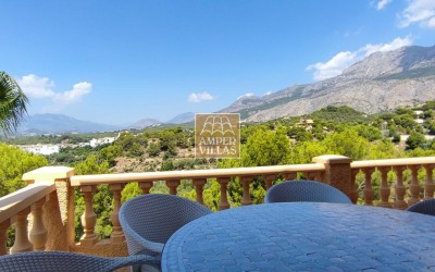 Gezellige villa met panoramisch uitzicht, gelegen in Sierra Altea Golf.